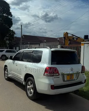 Toyota Land Cruiser 2009 White
