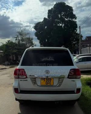 Toyota Land Cruiser 2009 White