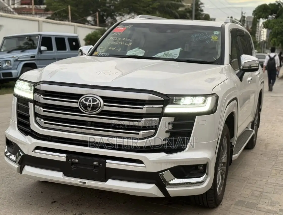 Toyota Land Cruiser 2023 Off white