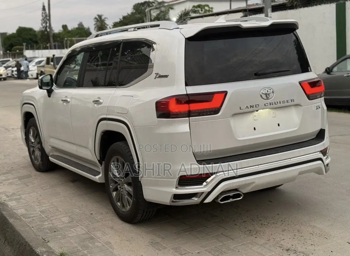 Toyota Land Cruiser 2023 Off white