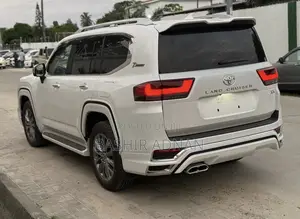 Toyota Land Cruiser 2023 Off white