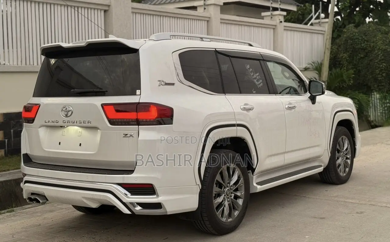 Toyota Land Cruiser 2023 Off white