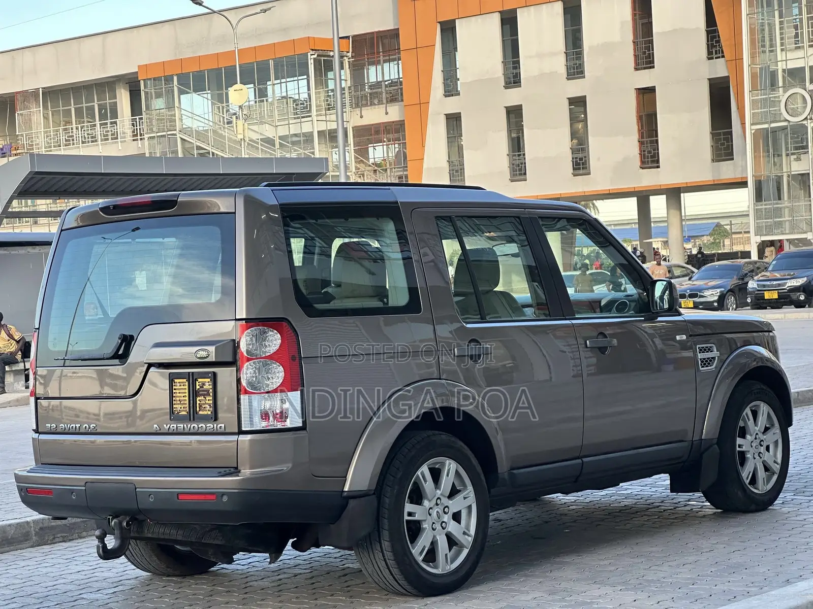Land Rover Discovery 2011 Gold