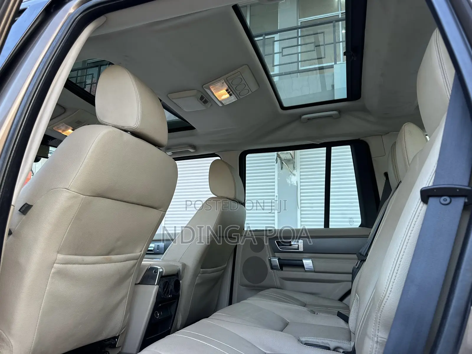 Land Rover Discovery 2011 Gold