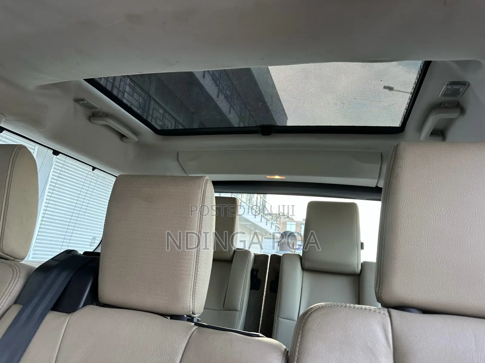 Land Rover Discovery 2011 Gold