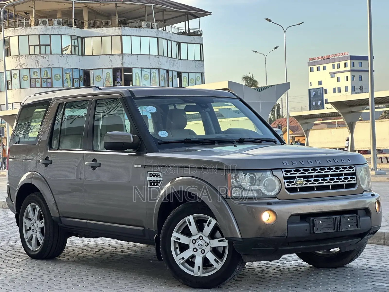 Land Rover Discovery 2011 Gold