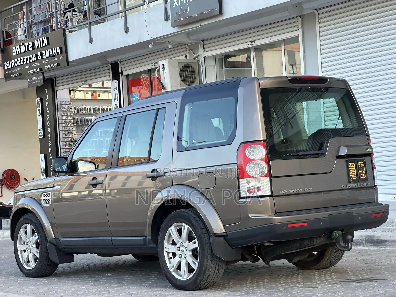 Land Rover Discovery 2011 Gold