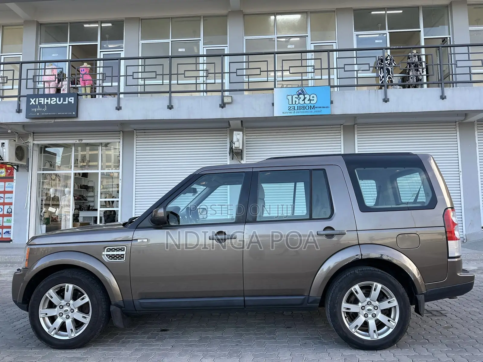 Land Rover Discovery 2011 Gold