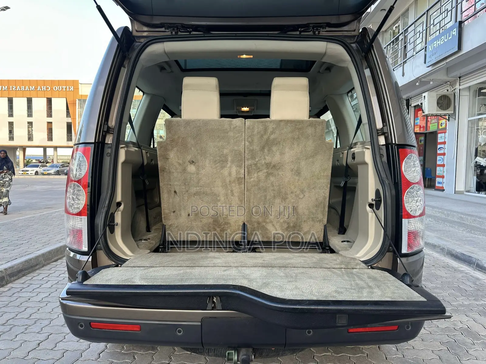 Land Rover Discovery 2011 Gold