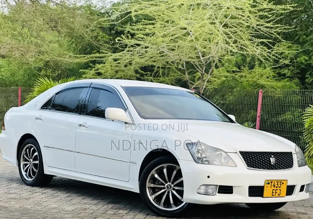 Toyota Crown 2006 White