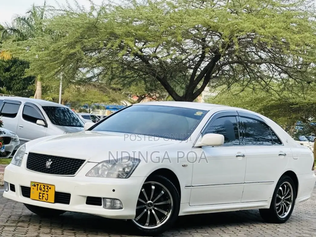 Toyota Crown 2006 White
