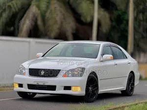 Toyota Crown 2006 White