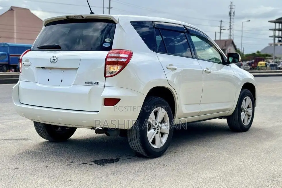 Toyota RAV4 2012 White