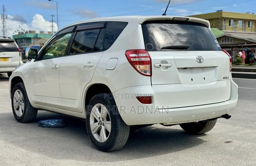 Toyota RAV4 2012 White