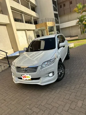 Toyota Vanguard 2011 White