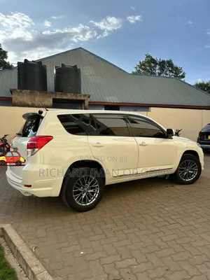 Toyota Vanguard 2011 White