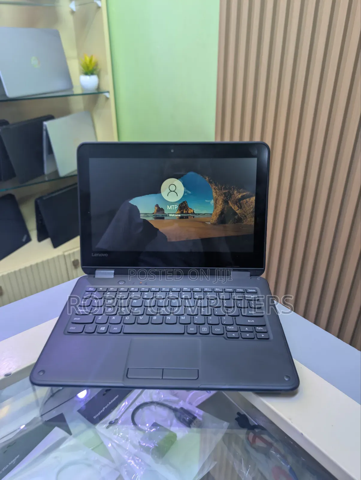 Laptop Lenovo 300e 4GB Intel SSD 128GB