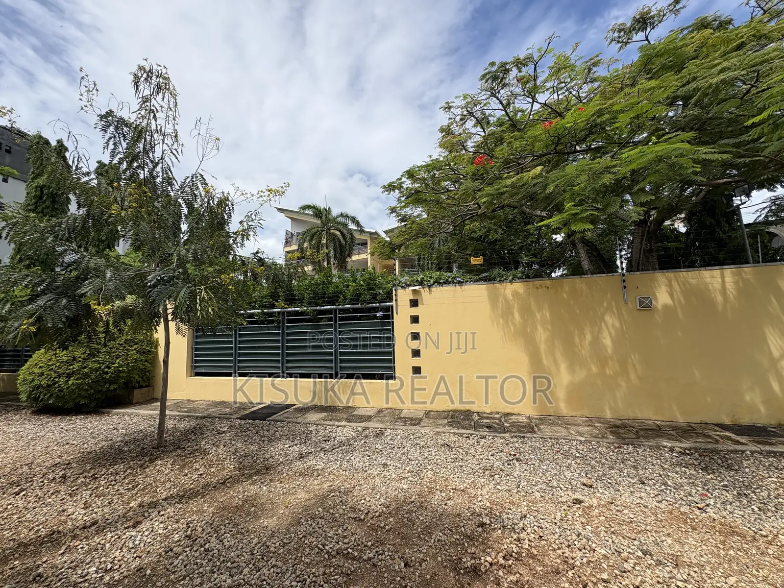 Furnished 20bdrm Mansion in Masaki, Kinondoni for sale