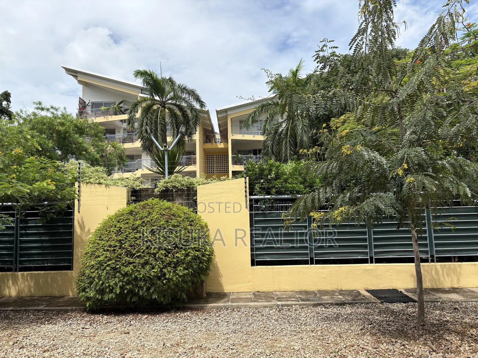 Furnished 20bdrm Mansion in Masaki, Kinondoni for sale