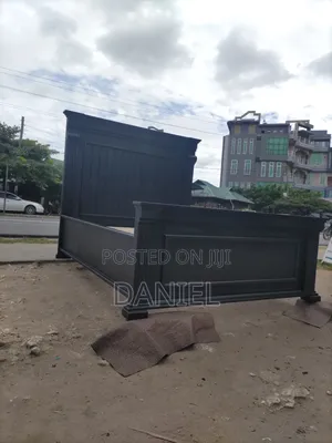 Kitanda 5*6 Multi Black Pamoja Na Godoro