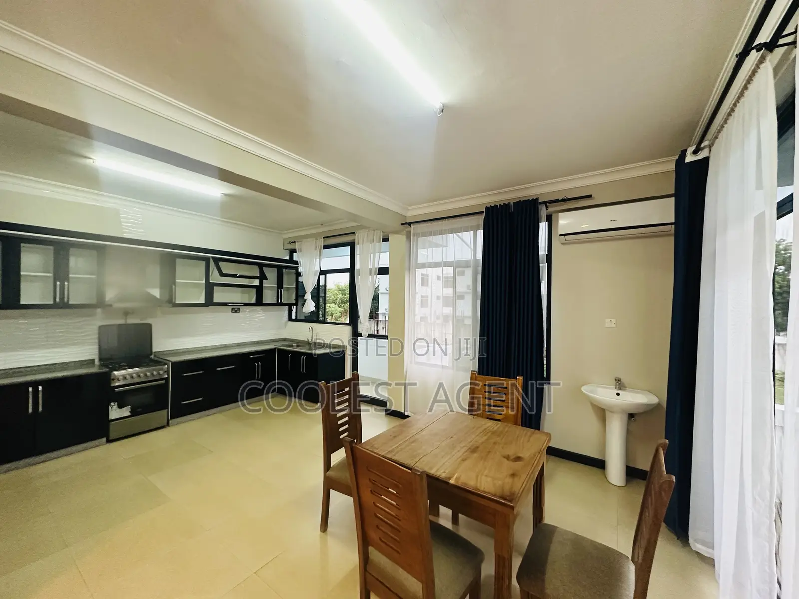 Furnished 3bdrm Apartment in Coolest Estate, Oyster Bay for rent