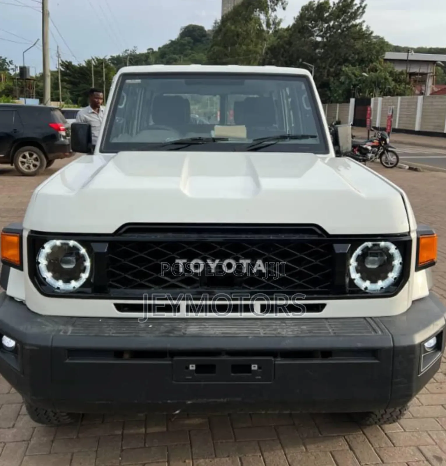 Toyota Land Cruiser 2015 White