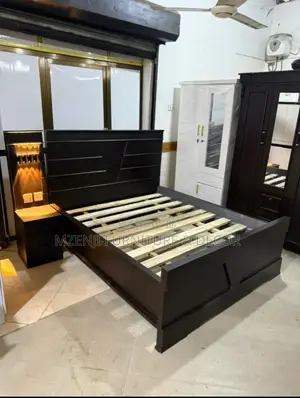 Kitanda Mbao Na Bedside Moja