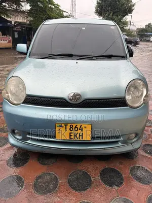 Photo - Toyota Sienta 2005 Blue