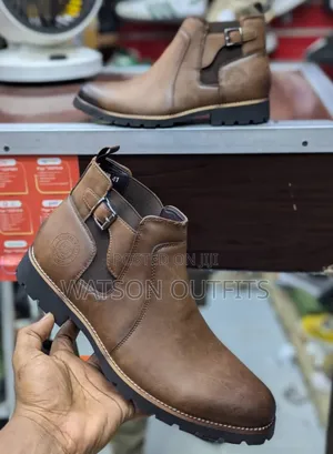 Cacatua Boots Za Rangi Nzuri Sana