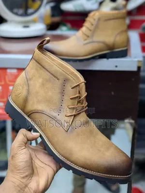 Cacatua Boots Za Rangi Nzuri Sana