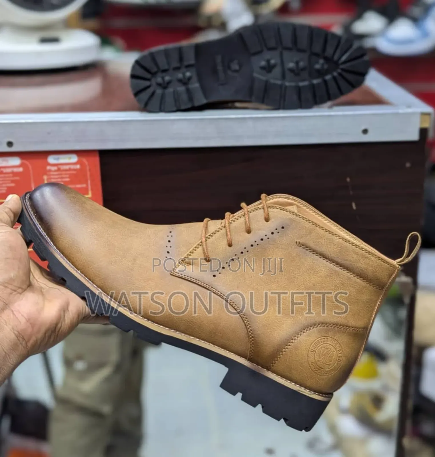 Cacatua Boots Za Rangi Nzuri Sana