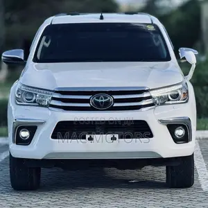 Toyota Hilux 2019 White