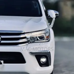 Toyota Hilux 2019 White