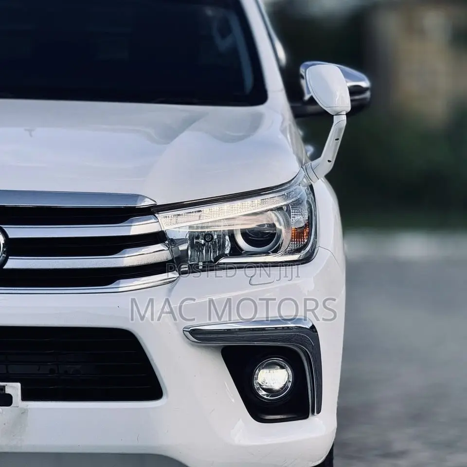 Toyota Hilux 2019 White