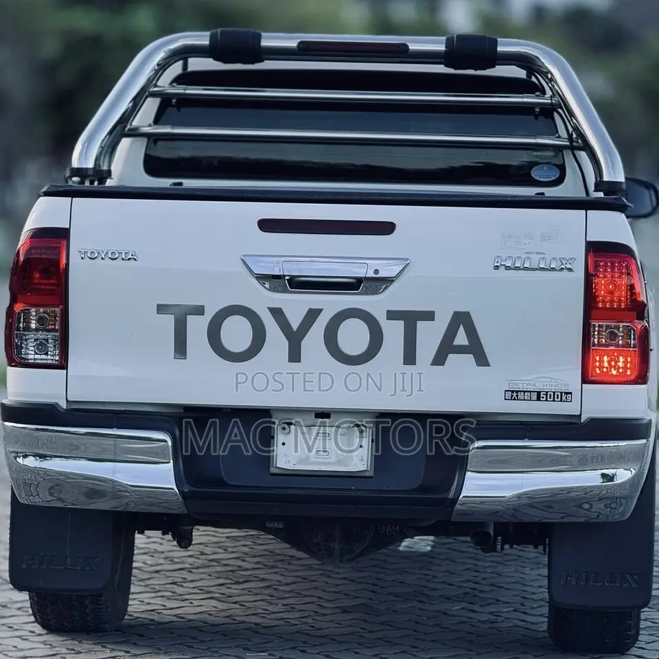 Toyota Hilux 2019 White