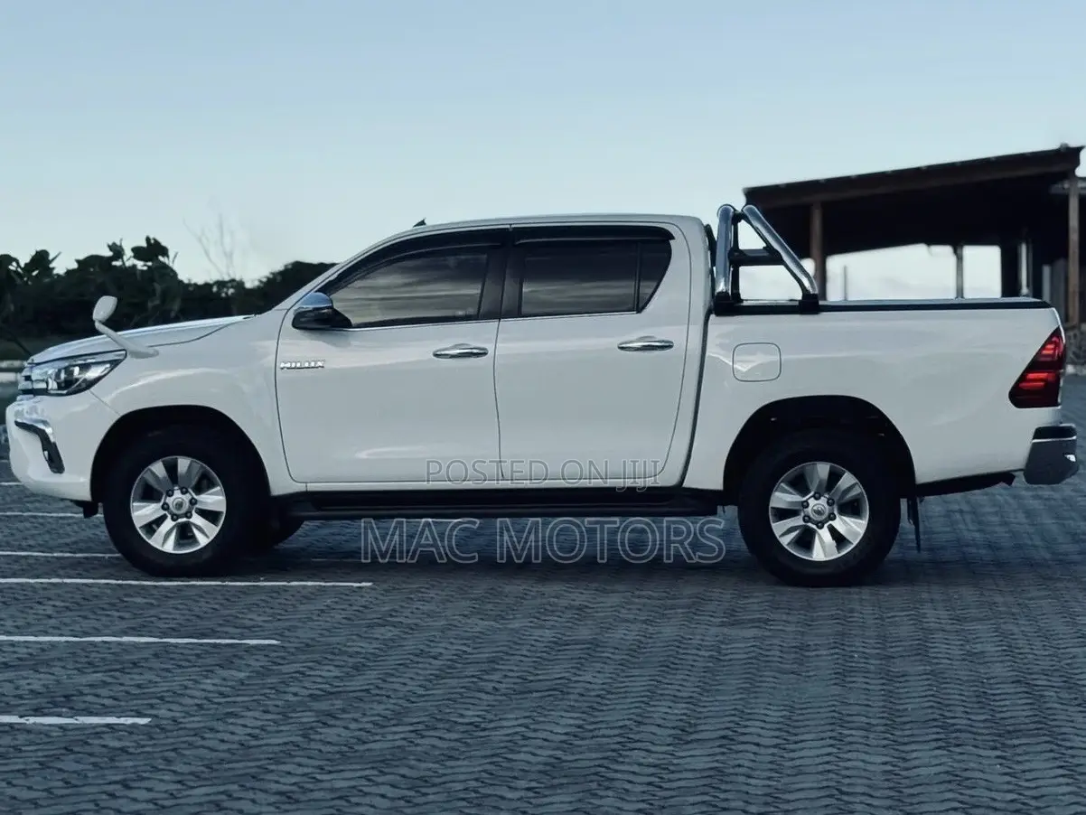 Toyota Hilux 2019 White