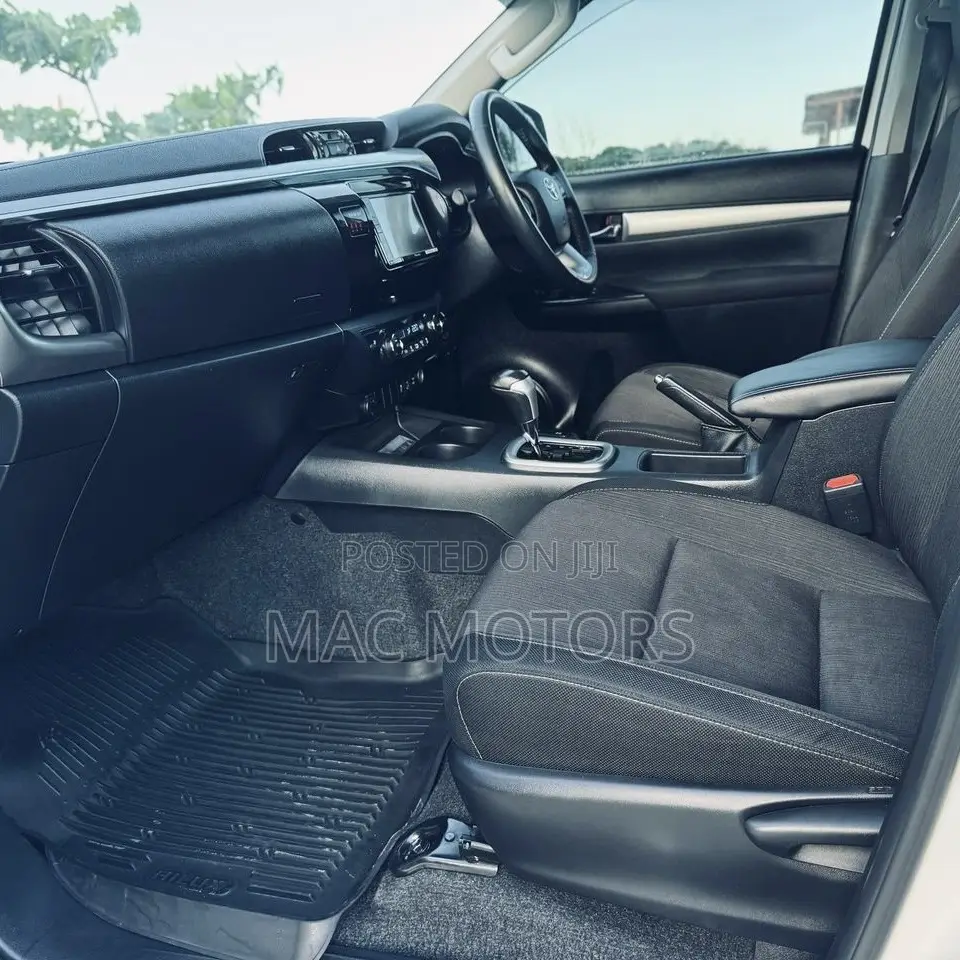 Toyota Hilux 2019 White