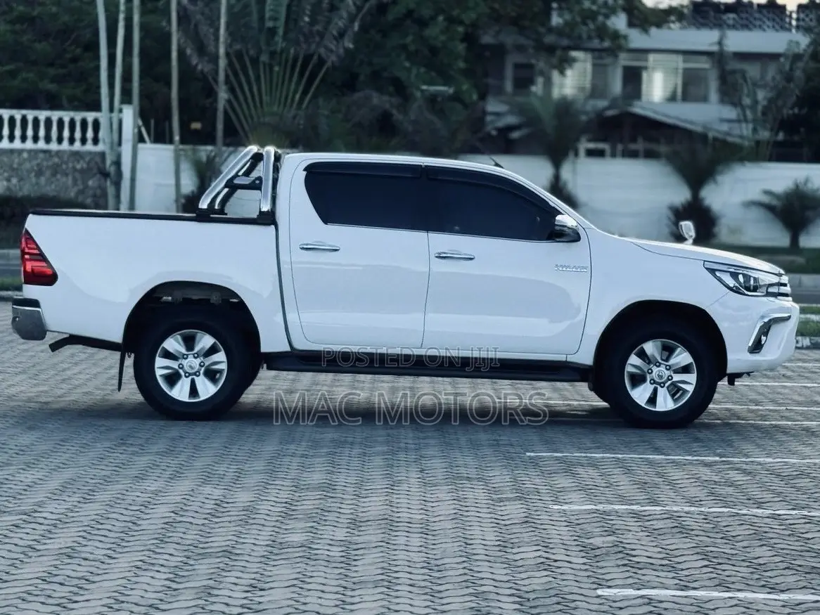 Toyota Hilux 2019 White