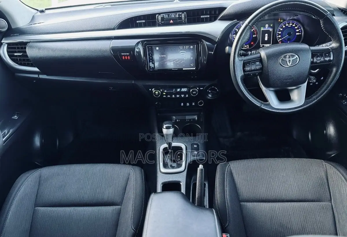 Toyota Hilux 2019 White