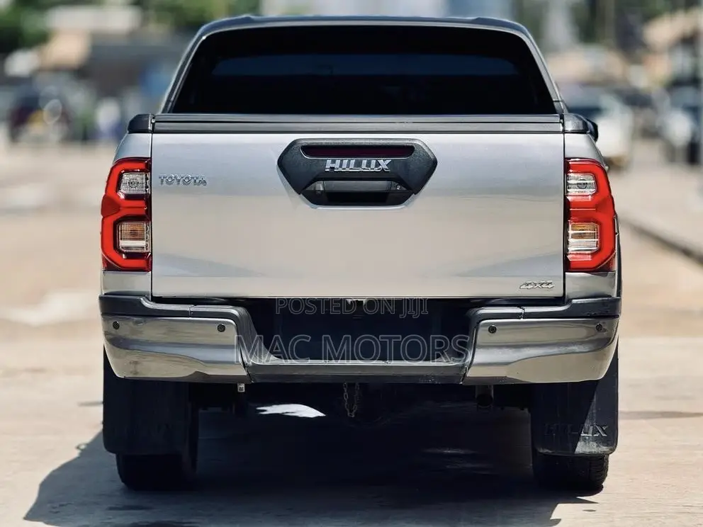 Toyota Hilux Revo Double Cab Deisel 2.8 AWD 2021 Silver