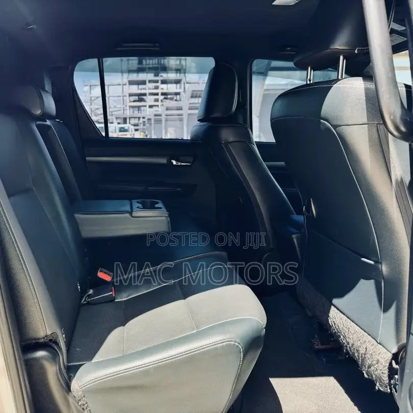 Toyota Hilux Revo Double Cab Deisel 2.8 AWD 2021 Silver