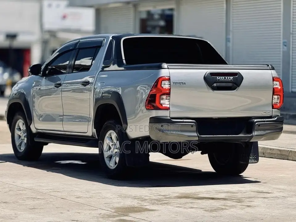 Toyota Hilux Revo Double Cab Deisel 2.8 AWD 2021 Silver
