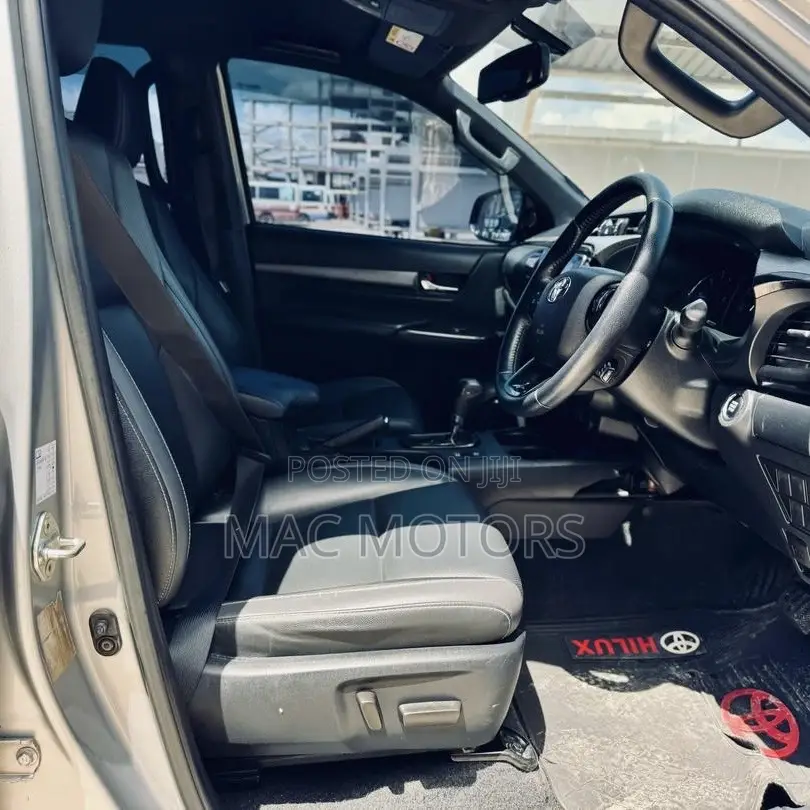 Toyota Hilux Revo Double Cab Deisel 2.8 AWD 2021 Silver