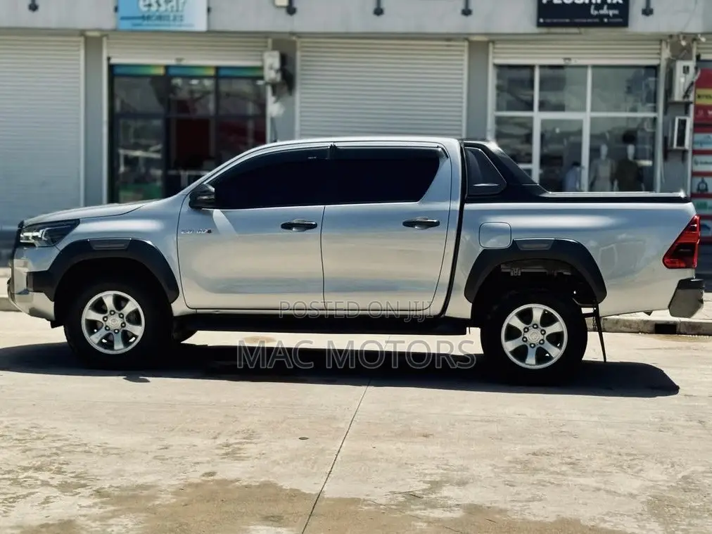 Toyota Hilux Revo Double Cab Deisel 2.8 AWD 2021 Silver