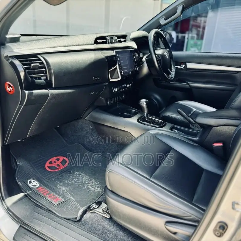Toyota Hilux Revo Double Cab Deisel 2.8 AWD 2021 Silver