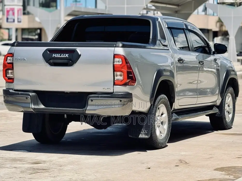 Toyota Hilux Revo Double Cab Deisel 2.8 AWD 2021 Silver