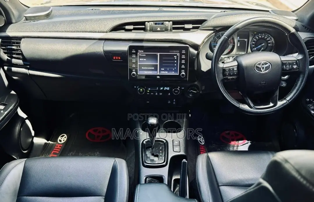Toyota Hilux Revo Double Cab Deisel 2.8 AWD 2021 Silver