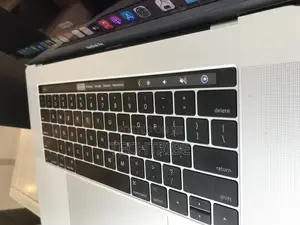 Laptop Apple MacBook Pro 2017 16GB Intel Core i7 SSD 512GB