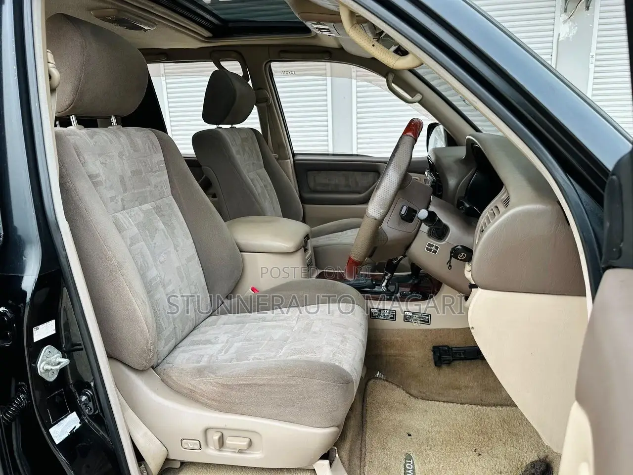 Toyota Land Cruiser 2000 Black