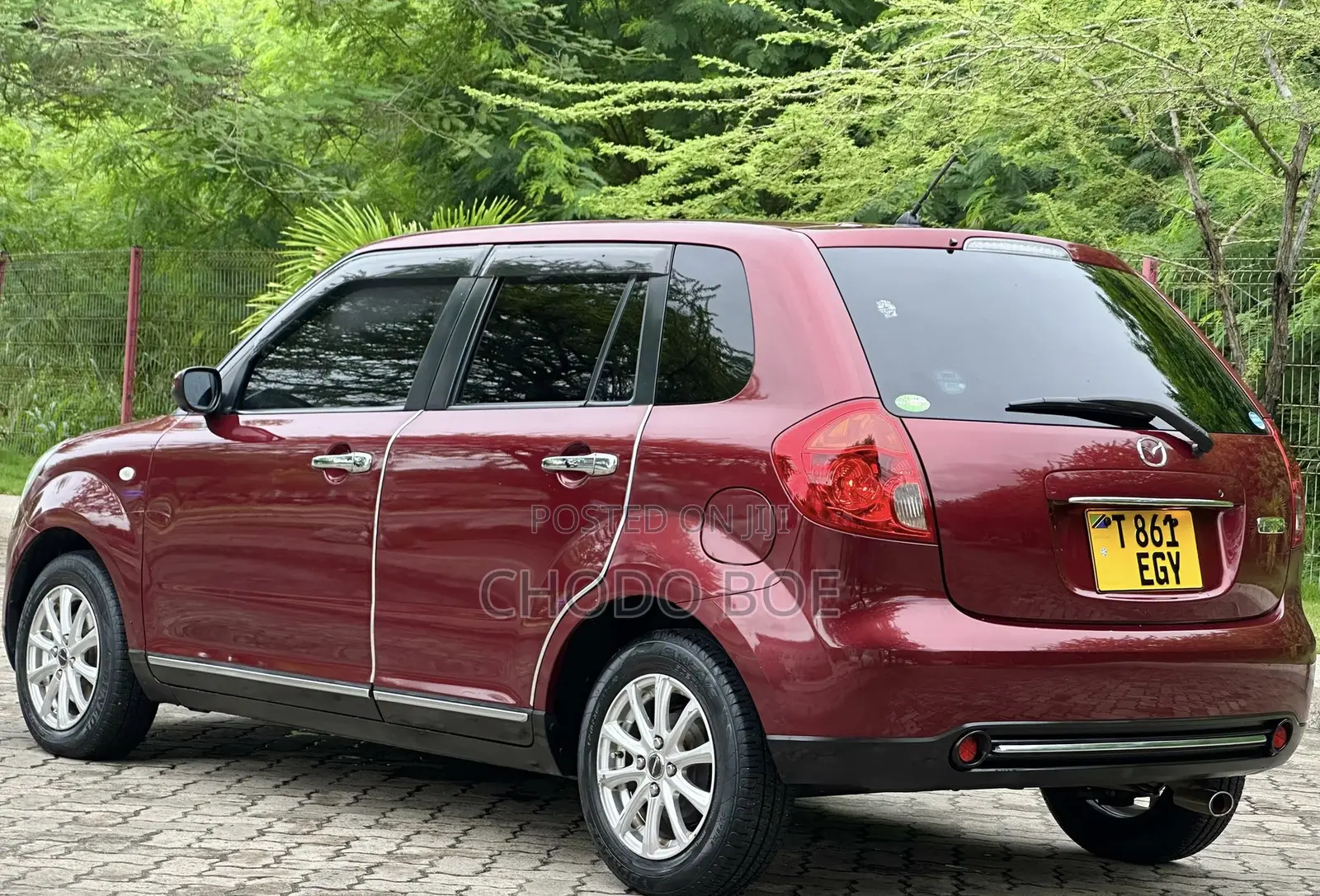 Mazda Verisa 2011 Burgundy